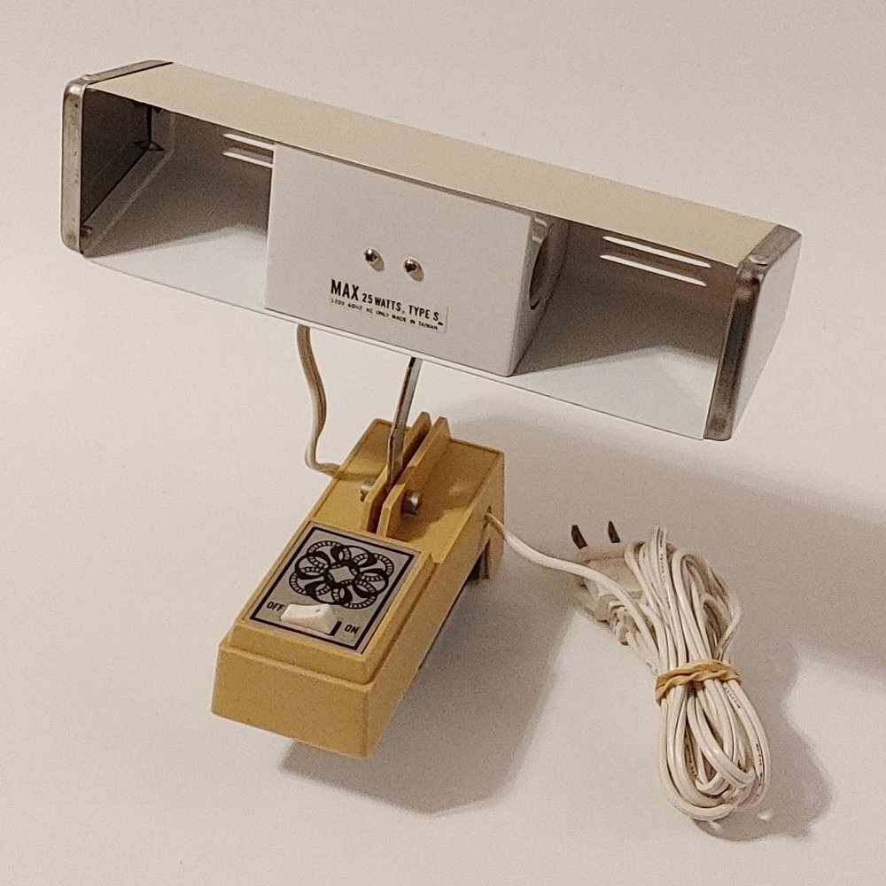 VINTAGE Metal Headboard 2-Way Adjustable 2-Bulb Lamp Consumers Distributing